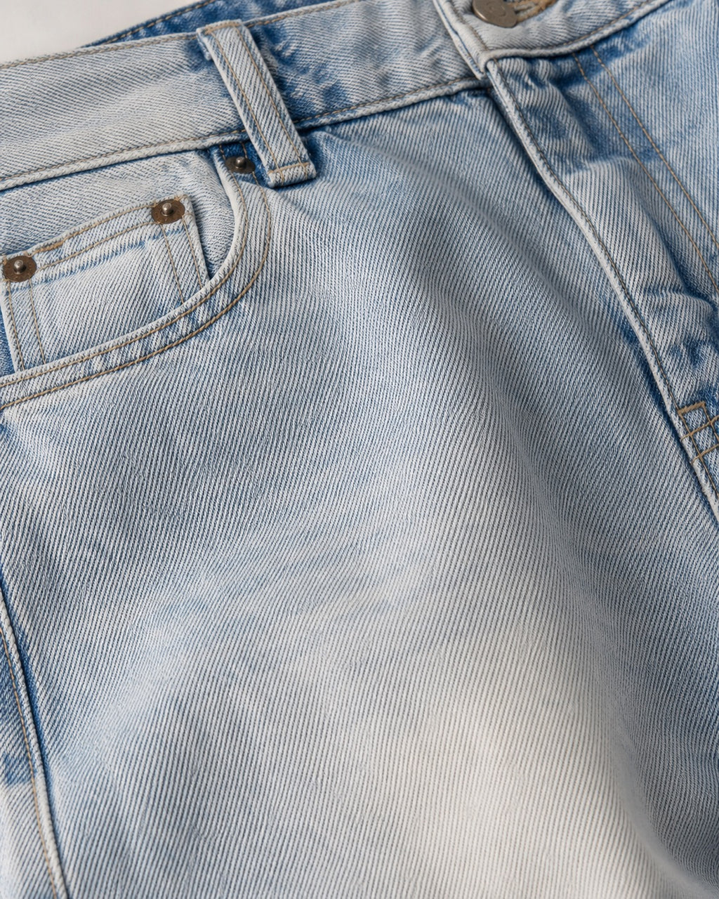 Paddock Jeans in Light Blue — detail
