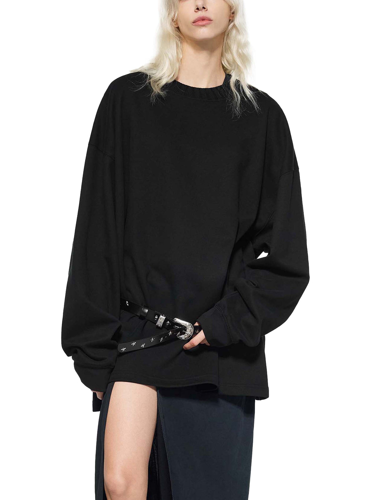 Knitted Round Neck Oversize Sweatshirt in Black